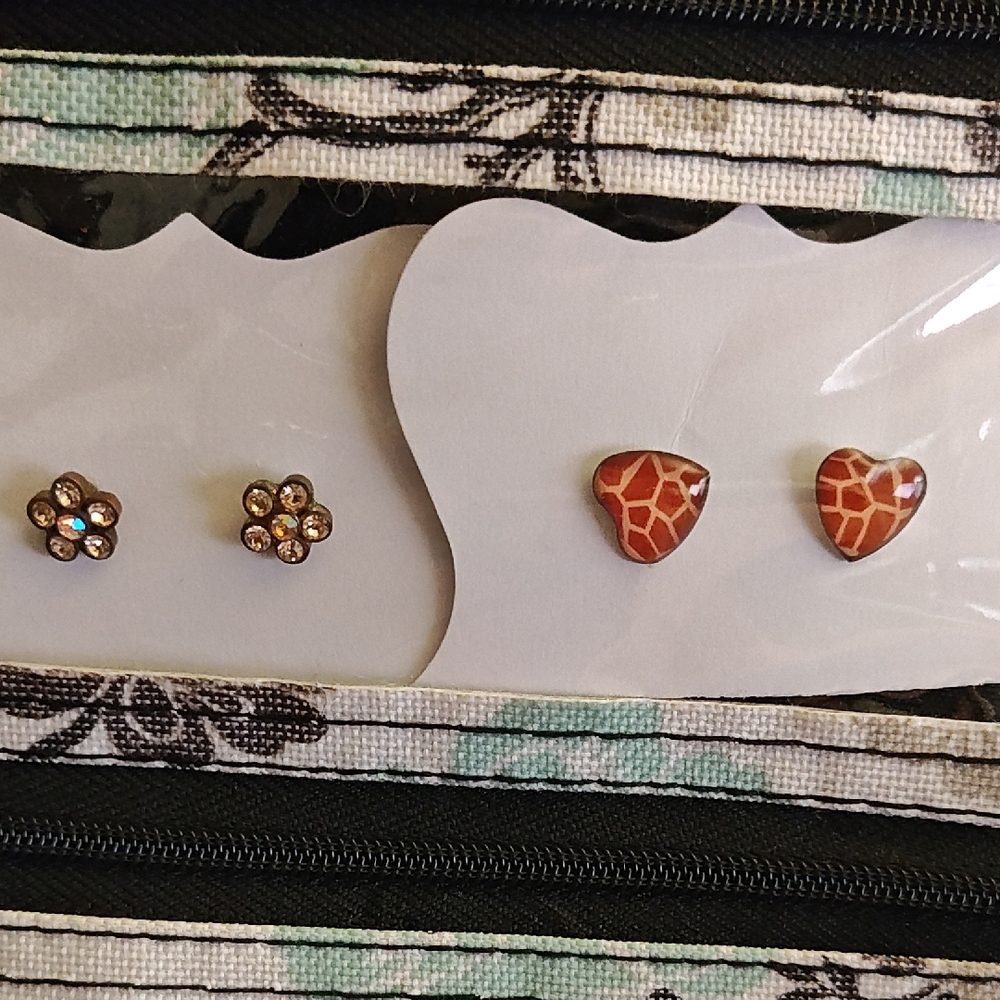 Cute Stud Earring Set - Giraffe Heart & Rhinestone Flower - Brown, Gold